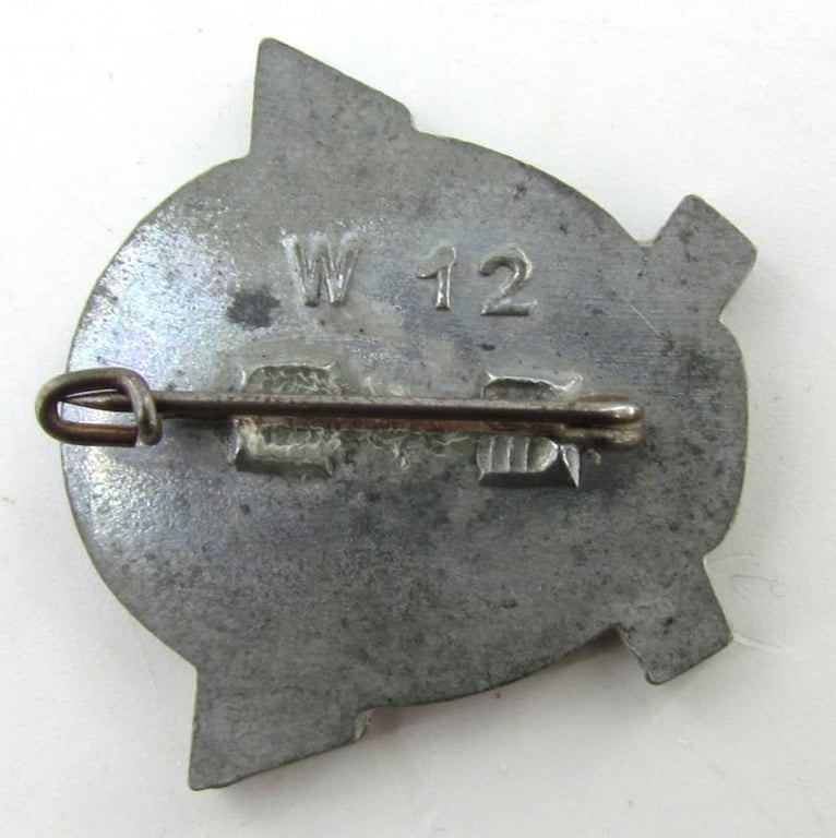 Tag der Polizei 1942 WHW (Winterhilfswerke) pin ( W12 )