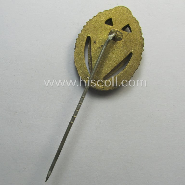 Honorary-membership lapel-pin (aka: 'Goldene Ehrennadel für 50 Jahre Mitgliedschaft im Deutscher Reichskriegerbund Kyffhäuser' (ie. 'D.R.K.B.') being a non-maker-marked example that bears a: 'Ges.Gesch.'-designation on its back