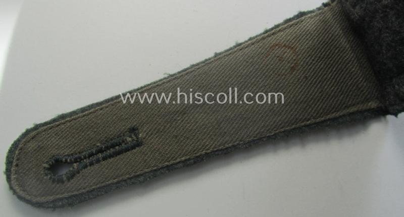 Single, early-period (ie. 'M36- o. M40'-pattern and pointed-styled) WH (Heeres) 'cyphered', NCO-type shoulderstrap as was intended for an: 'Unteroffizier u. Mitglied des Panzerjäger-Rgts. 5'