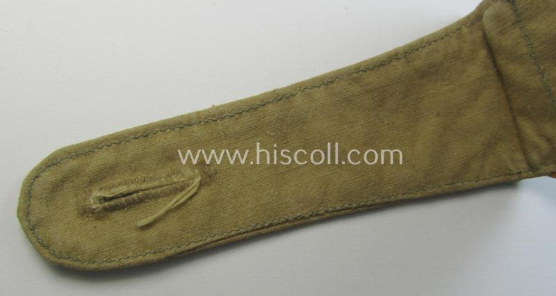 Single, WH (Luftwaffe) tropical-issued, EM-type-shoulderstrap as executed in beige-coloured linnen (as was specifically intended for usage on the tropical-shirts ie. tunics) as was intended for a: 'Soldat der Flieger- o. Fallschirmjäger-Truppen'