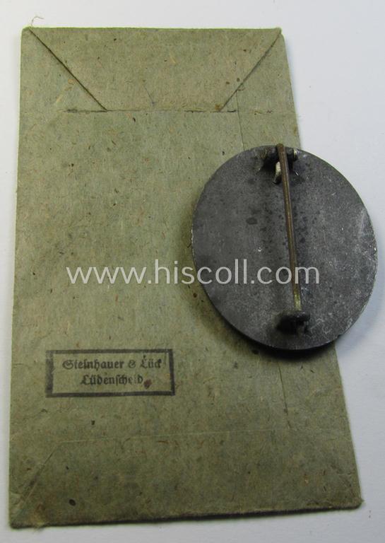 Attractive, silver-class wound-badge (or: 'Verwundeten-Abzeichen in Siber') being a non-maker-marked example that comes stored in its original, carton-based pouch as was produced by the maker (ie. 'Hersteller'): 'Steinhauer & Lück'
