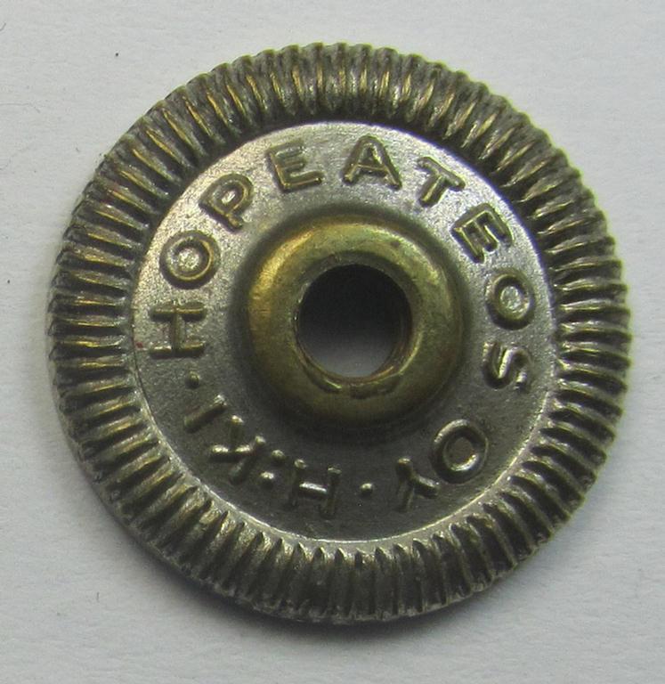 Finnish-/German: 'Nordfrontkreuz', being a white-/blue-coloured and maker- (ie. 'Hopeatakomo o.y.'-) marked 'variant' that shows the text: 'Pohjoisrintama - Die Nordfront - 1941/43'