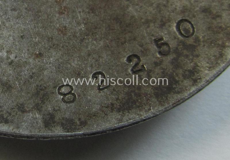 Attractive, 'Deutscher Frauenarbeitsdienst' (or: womens'-labour-service) so-called: 'Dienstbrosche' being a non-maker-marked example as was executed in silverish-bronze-toned metal and that is bearing a unique serial-number ('82250')