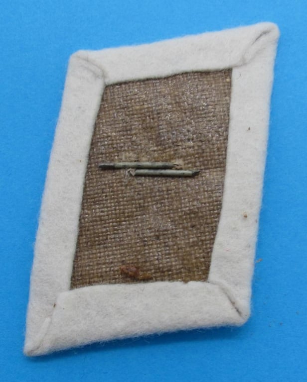 Hermann Göring division collar tabs