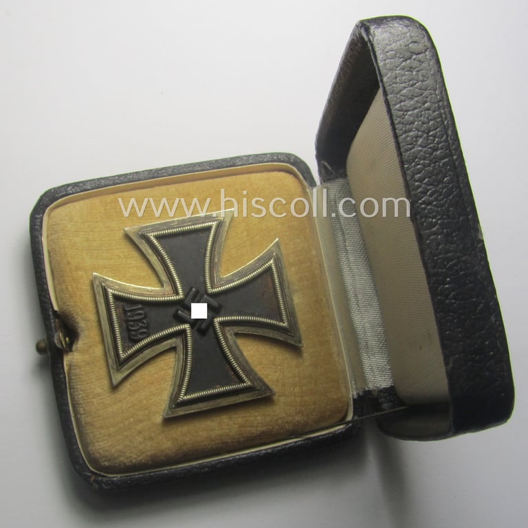 'Eisernes Kreuz 1. Kl.' (or: Iron Cross 1st class) being a (typical) maker- (ie. '7'-) marked example as was produced by the maker (ie. 'Hersteller'): 'Paul Meybauer' and that comes in its original etui as issued