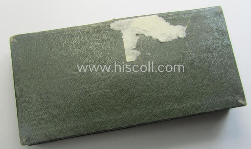 Bright-silver-toned 'Polizei-D.A. 2. Stufe' (or: police loyal-service medal 2nd class) that came together with its period (& long-sized) ribbon (ie. 'Bandabschnitt') and that comes stored in its scarcely seen, green-coloured etui