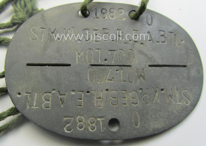 Zinc-based, WH (Heeres) 'Gebirgsjäger'-related ID-disc bearing the clearly stamped unit-designation that reads: 'Stm.Kp.Geb.Fl.E.A.Btl.Mot. 700' and that comes as issued and/or worn
