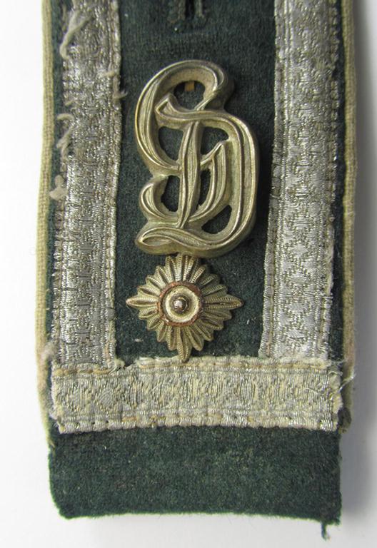 Superb - albeit regrettably single! - WH (Heeres), early-war-period (ie. 'M36'- ie.: 'M40'-model- ie. rounded-style-) 'cyphered', NCO-type shoulderstrap as was intended for usage by a: 'Feldwebel eines Inf.-Rgts. der Grossdeutschland-Division...