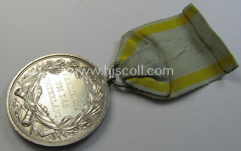 Attractive, (pre)WWI-period - and neatly silverish-toned! - so-called: 'Königlich Sächsischer Militär - St. Heinrichs-Orden des 5. Modell (1849-1918)' being a nicely preserved example that comes mounted onto its period ribbon (ie. 'Bandabschnitt'...