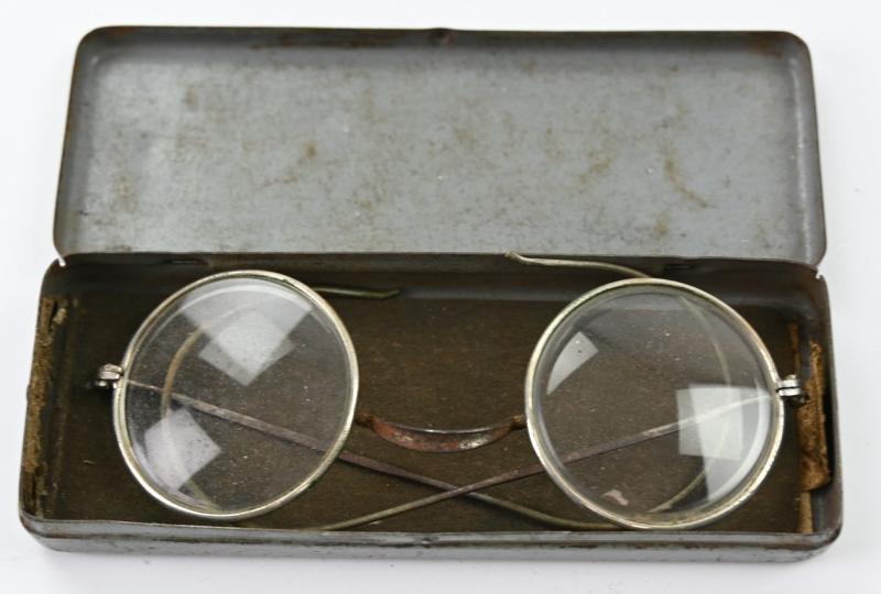 German WH Dienst Brille in Case