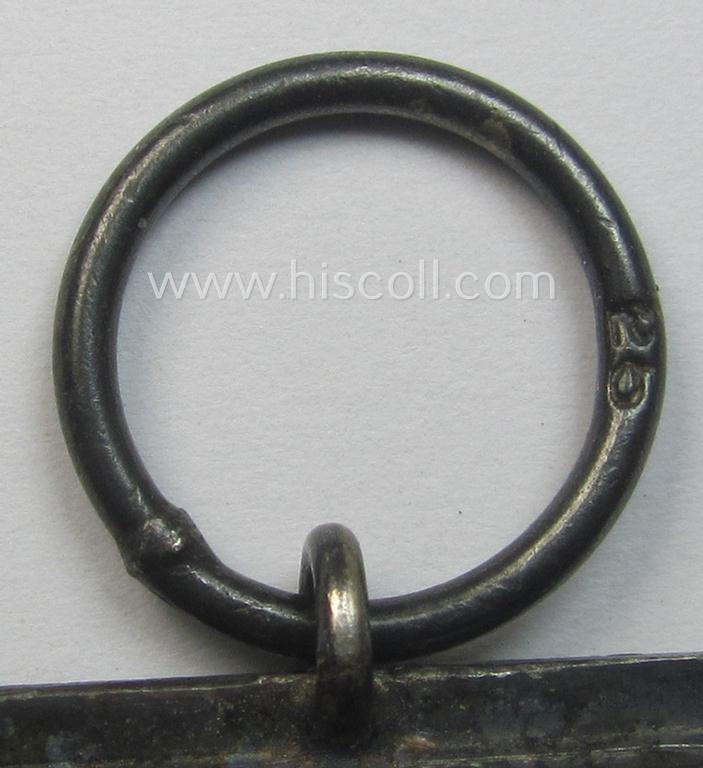 'EKII. Klasse' being a maker- (ie. '25'-) marked example that comes together with its confectioned ribbon (ie. 'Bandabschnitt') by the maker (ie. 'Hersteller'): 'AG der Graveur-, Gold- und Silberschmiede-Innungen'