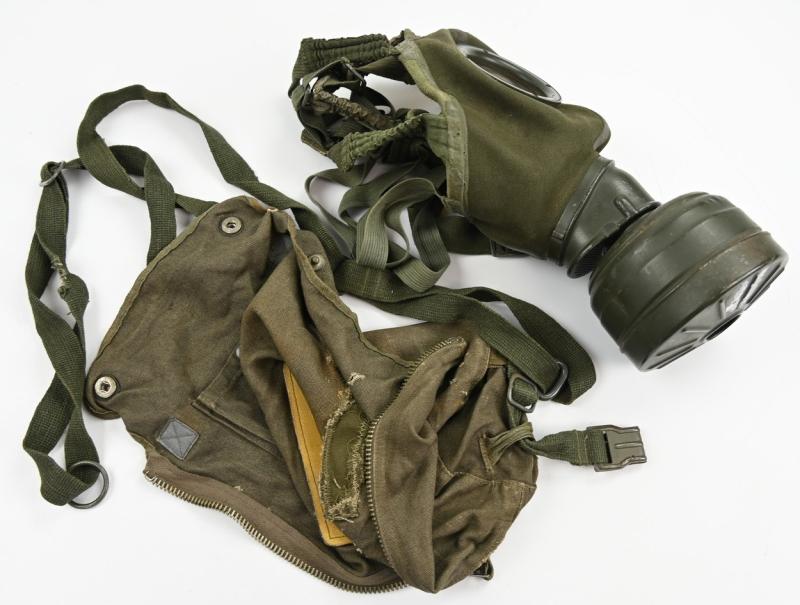 German LW FSJ Gasmask Bag with Gasmask 'edb'