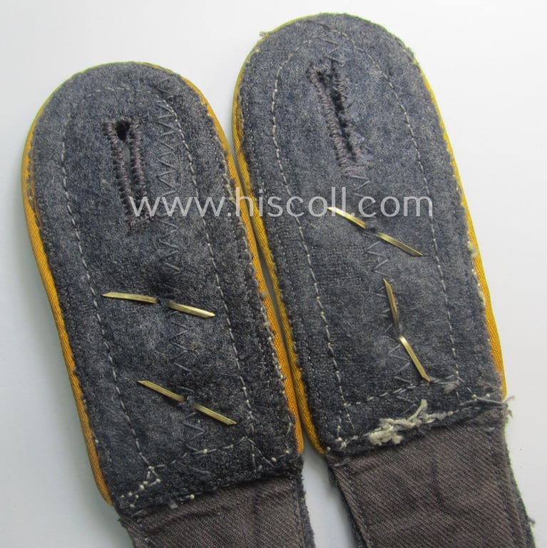 Pair of WH (Luftwaffe) NCO-type shoulderstraps: 'Oberfeldwebel der Flieger o. Fallschirmjäger-Trpn.'