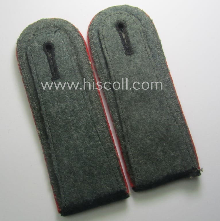 Pair of WH (Heeres) early-war-period- (ie. 'M40'-pattern and typical 'standard-issued') NCO-type shoulderstraps as intended for usage by an: 'Oberwachtmeister eines (Sturm)Art.-Abts. o. Rgts.'