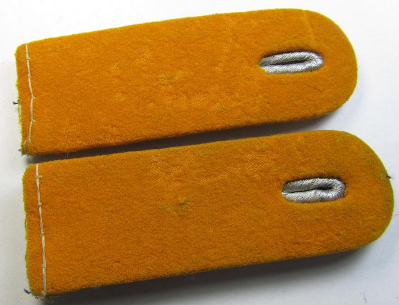 Attractive - and fully matching! - pair of WH (Luftwaffe) 'dual-piped', officers'-type shoulderboards as was intended for usage by an: 'Oberleutnant der Reserve eines Flieger- o. Fallschirmjäger-Regiments'