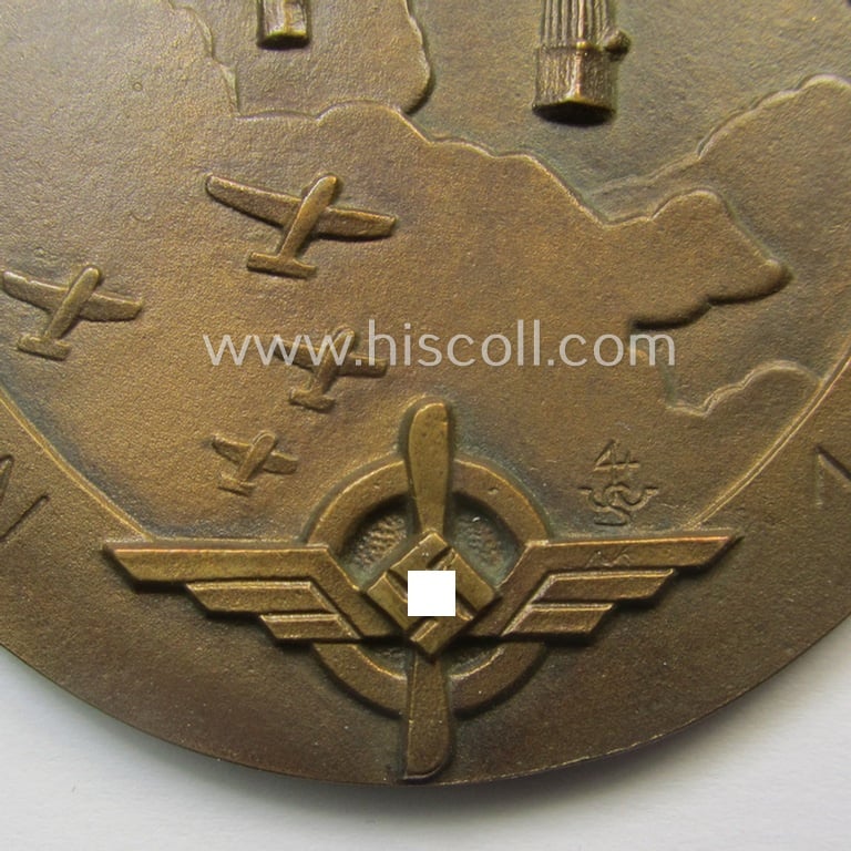 Superb, commemorative bronze-based, D.L.V.- (ie. 'Deutscher Luftsportsverband'-) related plaque (ie. 'Erinnerungs- o. nichttragbare Plakette') showing various balloons and planes, detailed DLV-logo and text: '1. Fliegertreffen - Berlin 1934'