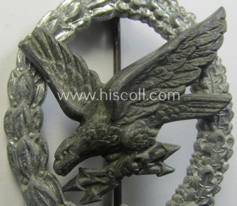 Damaged, WH (Luftwaffe) 'Fliegerschützen-Abzeichen mit Blitzbündel' being a neatly maker- (ie. 'B&N - L.'-) marked- and/or: typical zinc- (ie. 'Feinzink'-) based example as was produced by the: 'Berg & Nolte'-company