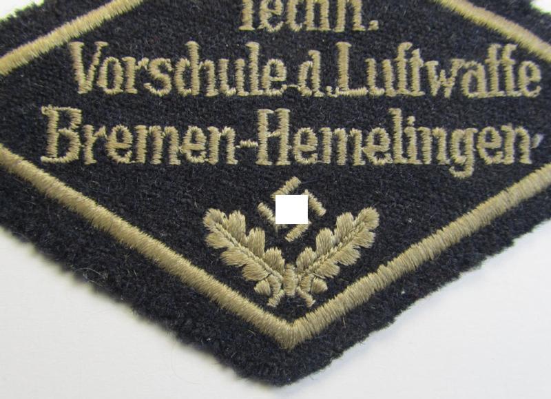 Attractive - and truly rarely encountered! - HJ- (ie. 'Flieger-HJ') specialist-armbadge (or: 'Schulabzeichen') depicting the text: 'Techn. Vorschule d. Luftwaffe - Bremen-Hemelingen'
