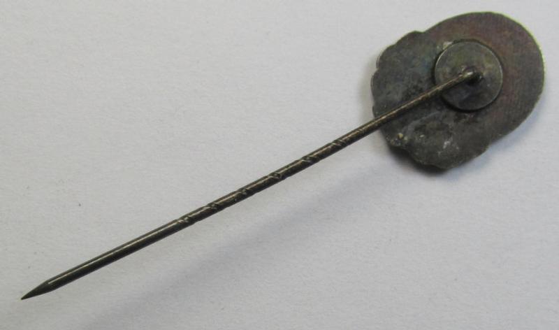 Attractive - and actually rarely seen! - silver-toned- and/or neatly enamelled, so-called: DDAC (ie. 'Der Deutsche Automobil Club') honorary-badge (or: 'Silberne Ehrennadel 1934') being a non-maker-marked example