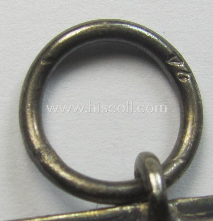 Maker- (ie. '24'-) marked 'Eisernes Kreuz II. Klasse' in pouch by the: 'AG der Hanauer Plakettenhersteller'