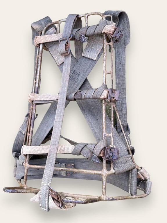 Tan Late-War 'Tragegestell' -1945-