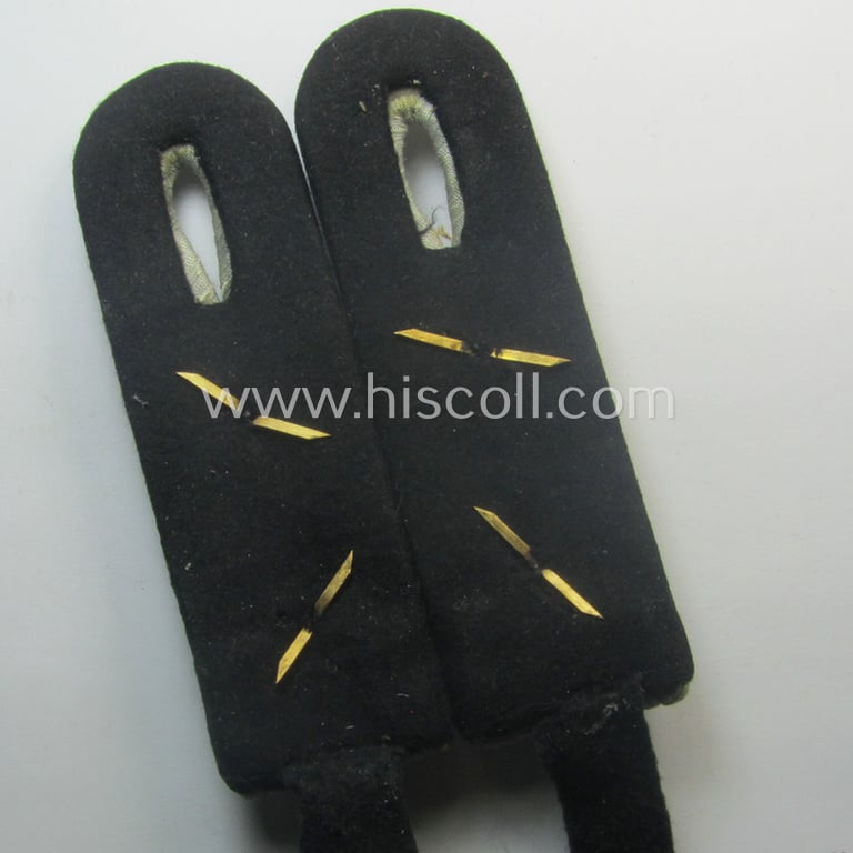 Pair of WH (Heeres) officers'-type shoulderboards: 'Hauptmann eines Pionier-Batallions o. Abts.'
