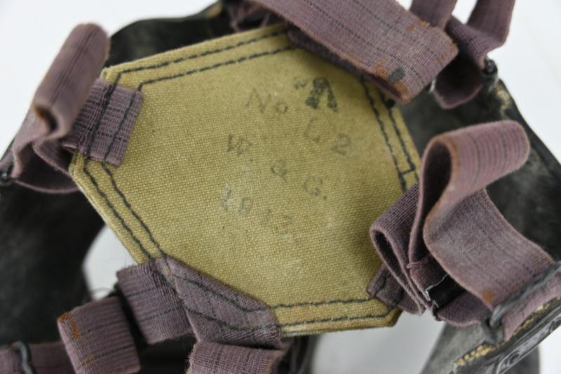 British WW2 Leightweight Gasmask in Carrying Bag