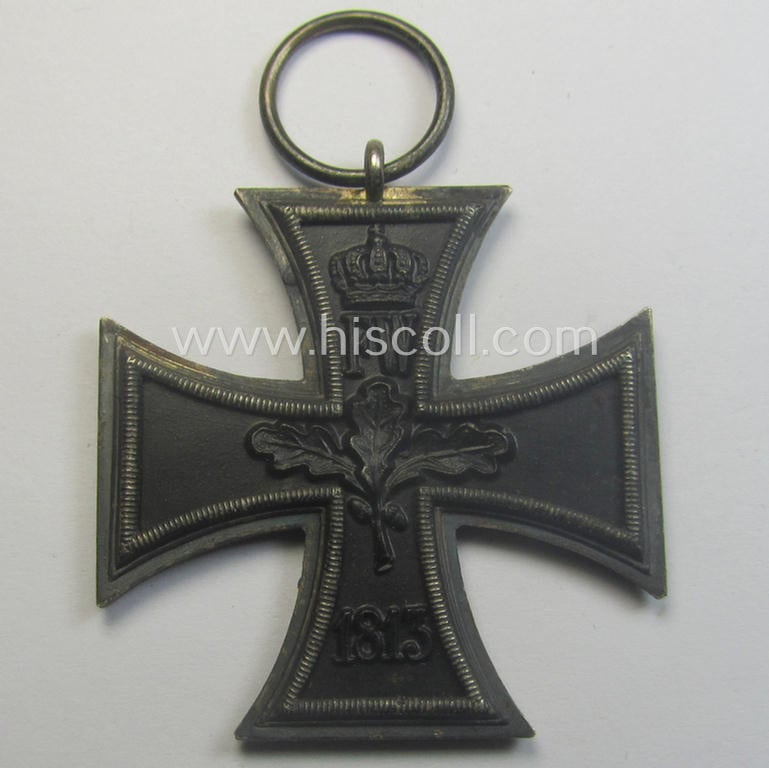 Attractive - and quite unusual! - WWI-period: 'Eisernes Kreuz II. Klasse' (or: iron cross second class) being a non-maker-marked example that comes stored in its luxuriously-styled, blue-coloured etui as issued and/or found
