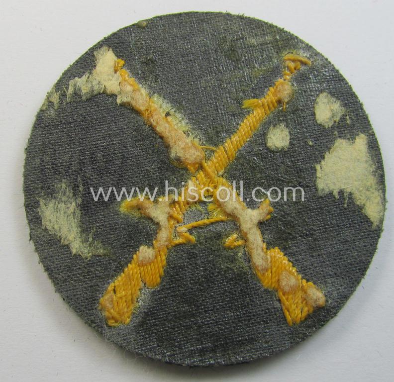 Neat, WH (Heeres) hand-embroidered, trade- ie. special-career arm-patch as was intended for a: 'Waffenmeister' (or: weapon-equipment NCO) being a maker-marked example as executed on darker-green-coloured wool
