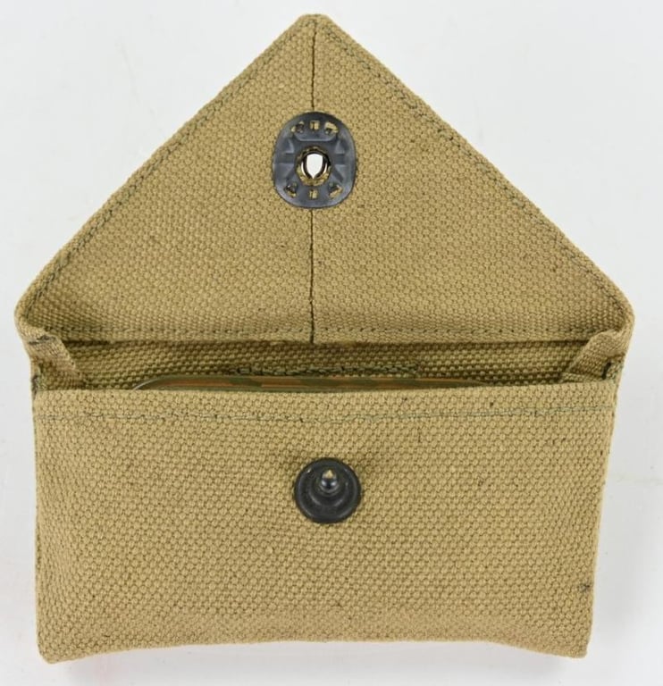 US WW2 M-1924 First Aid Pouch with First Aid Kit