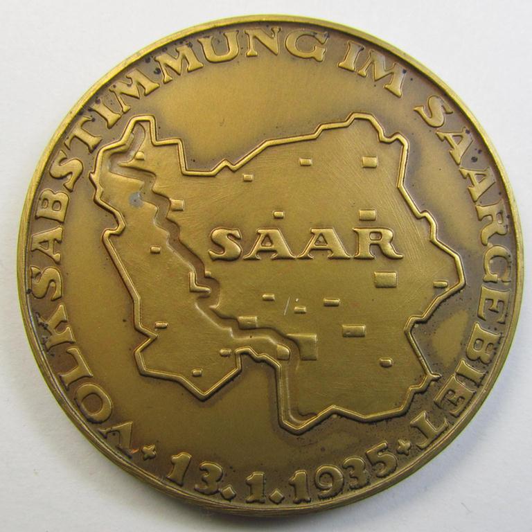 Attractive - and detailed! - golden-bronze-toned commemorative-award-plaque (ie. 'Erinnerungs- o. nichttragbare Medaille') entitled: 'Volksabstimmung im Saargebiet - 13.-1-1935' and that comes stored in its period etui