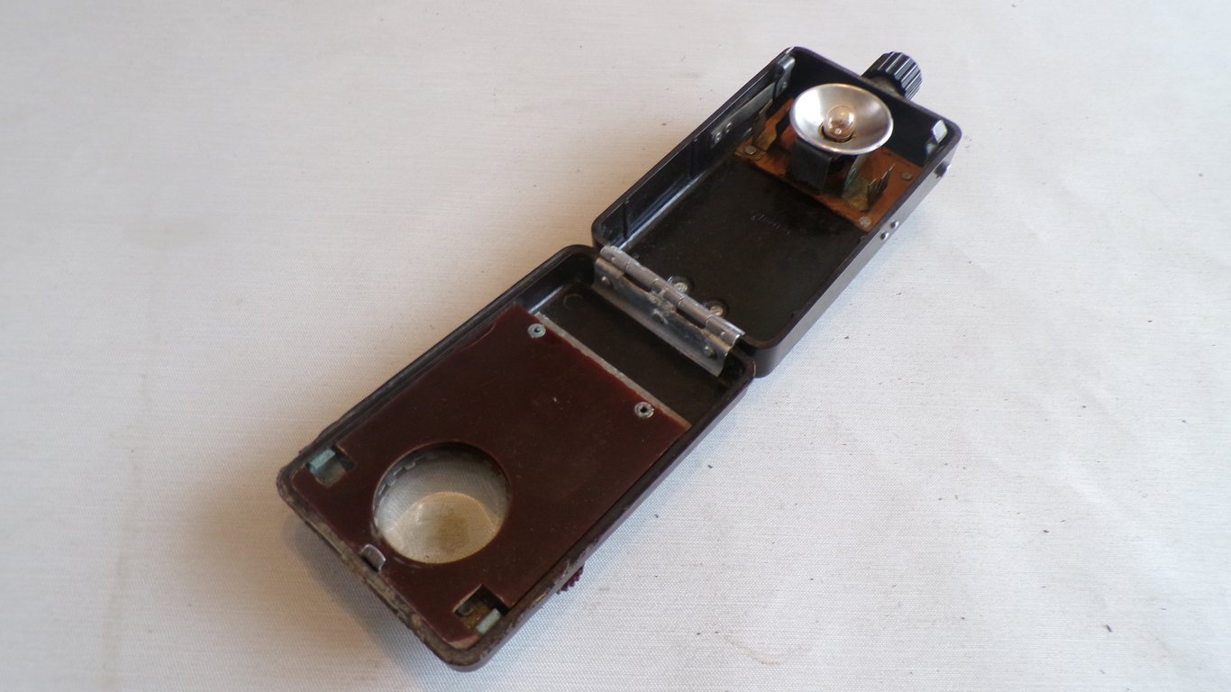 Bakelite Zeiler M. 4848 Flashlight w Dual Signaling Filters