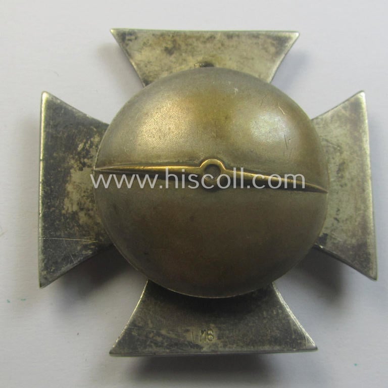 Moderately used, Iron Cross 1st class (or: 'Eisernes Kreuz 1. Klasse') as executed in the scarcely seen so-called: 'screw-back'- (ie. 'An der Schraube'-) pattern being a typical maker- (ie. 'L/16'-) marked example