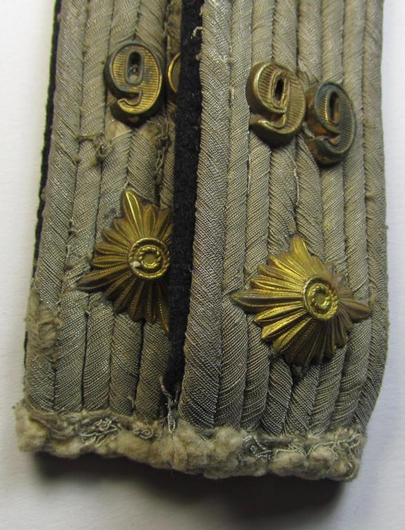 Truly used - and fully matching! - pair of WH (Heeres) neatly 'cyphered', officers'-type shoulderboards as piped in the black-coloured branchcolour as was intended for usage by an: 'Oberleutnant des Gebirgs-Pionier-Bataillons 99'
