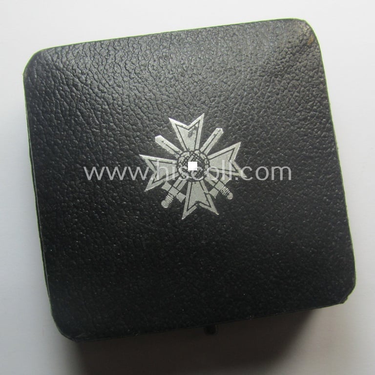 'KvK 1. Klasse mit Schwertern' being a neatly maker (ie. '4'-) marked example that comes in its non-maker- (but luxuriously-styled!) etui as issued