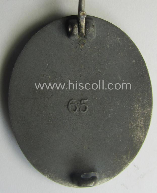 Moderately used- and/or worn 'Verwundeten-Abzeichen in Silber' being a typical maker- (ie. '65'-) marked- and/or: 'Feinzink'-based example by the maker: 'Klein & Quenzer'