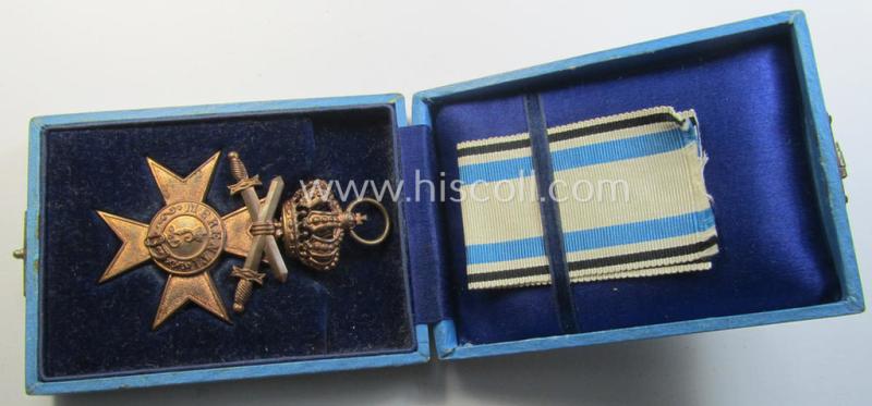 Attractive, (pre)WWI-period: 'Bayern Militär-Verdienstkreuz 3. Klasse mit der Krone' being a nicely preserved example that came stored in its luxuriously styled, light-blue-coloured etui (marked: 'Weiss & Co. - München')