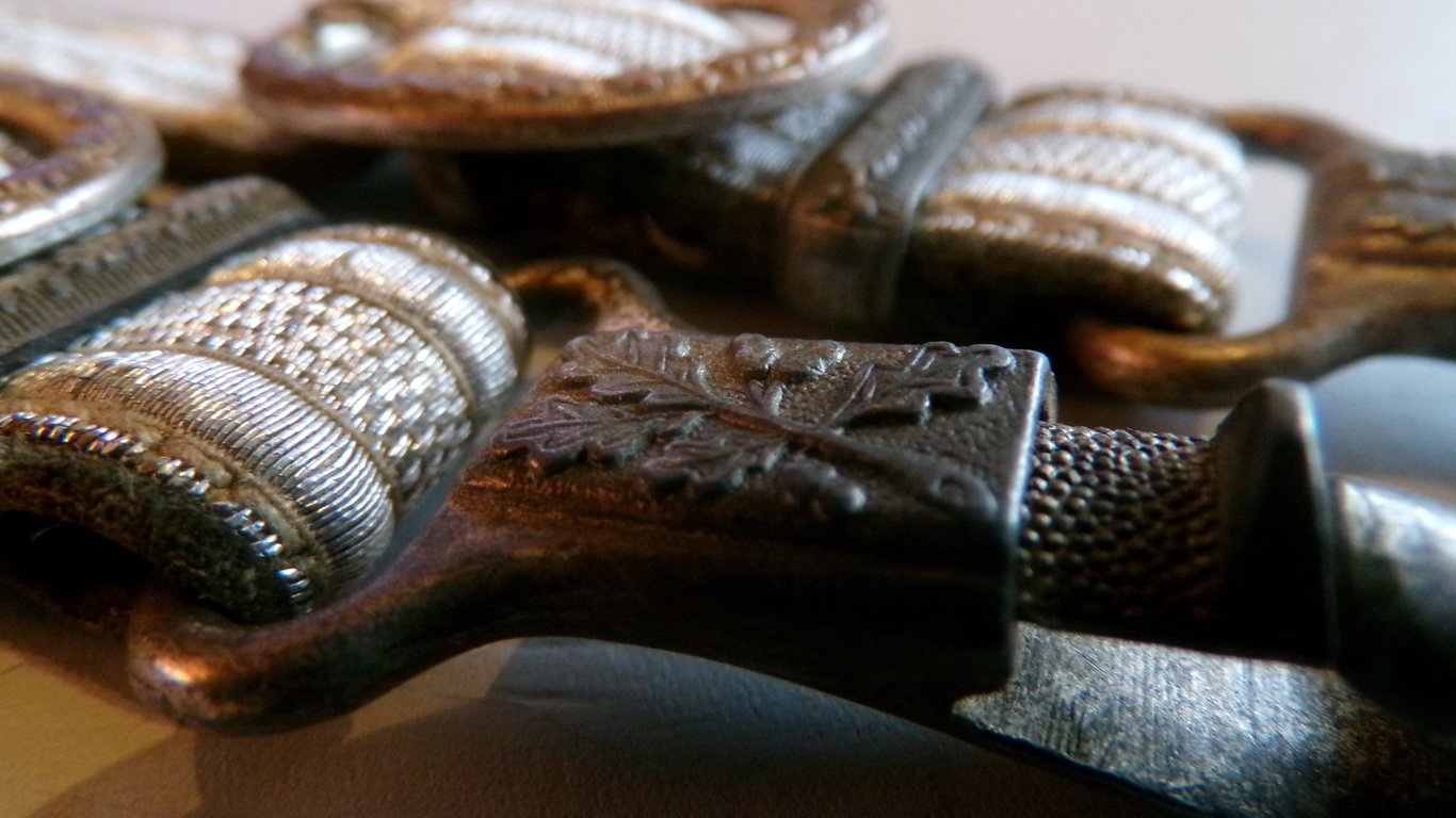 De Luxe Army dagger hangers