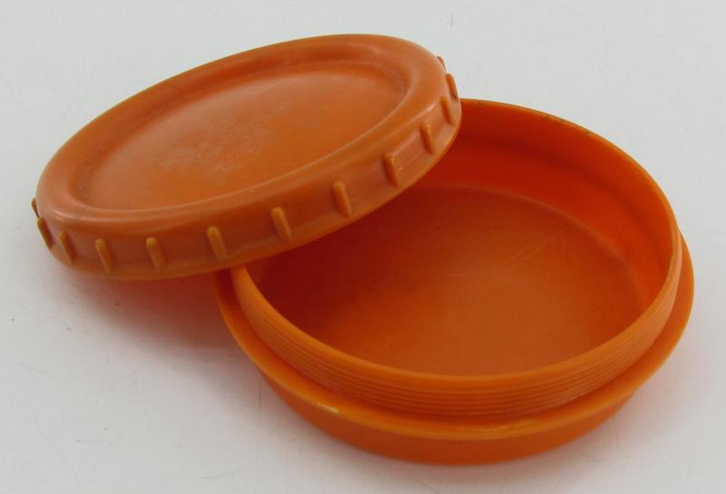 Wehrmacht Bakelite Butterdish in "Field Made" Splittertarn pouch