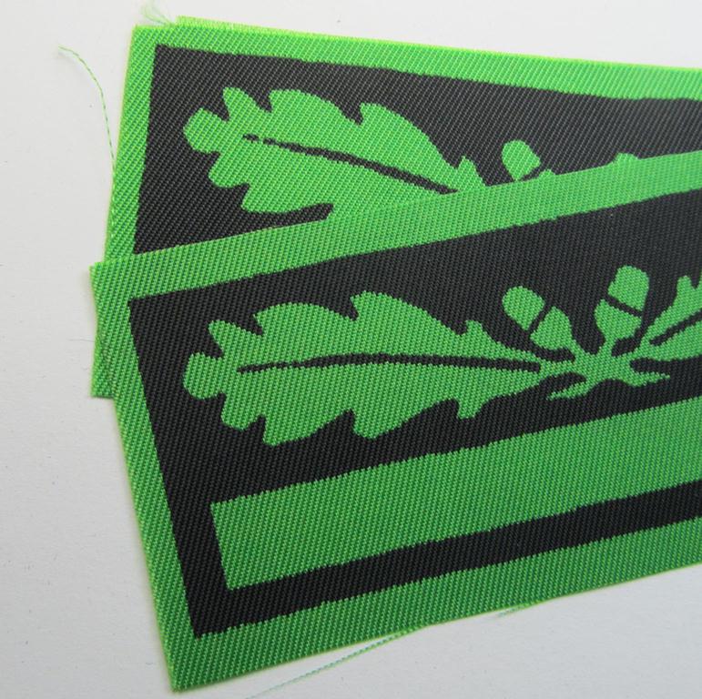 Attractive - and fully matching! - pair of officers'-pattern, WH (Heeres o. Waffen-SS) rank-insignia-bars (for usage on the various camouflaged-uniforms) as was used by an officer holding the rank of: 'Leutnant' (ie.: 'SS Untersturmführer')