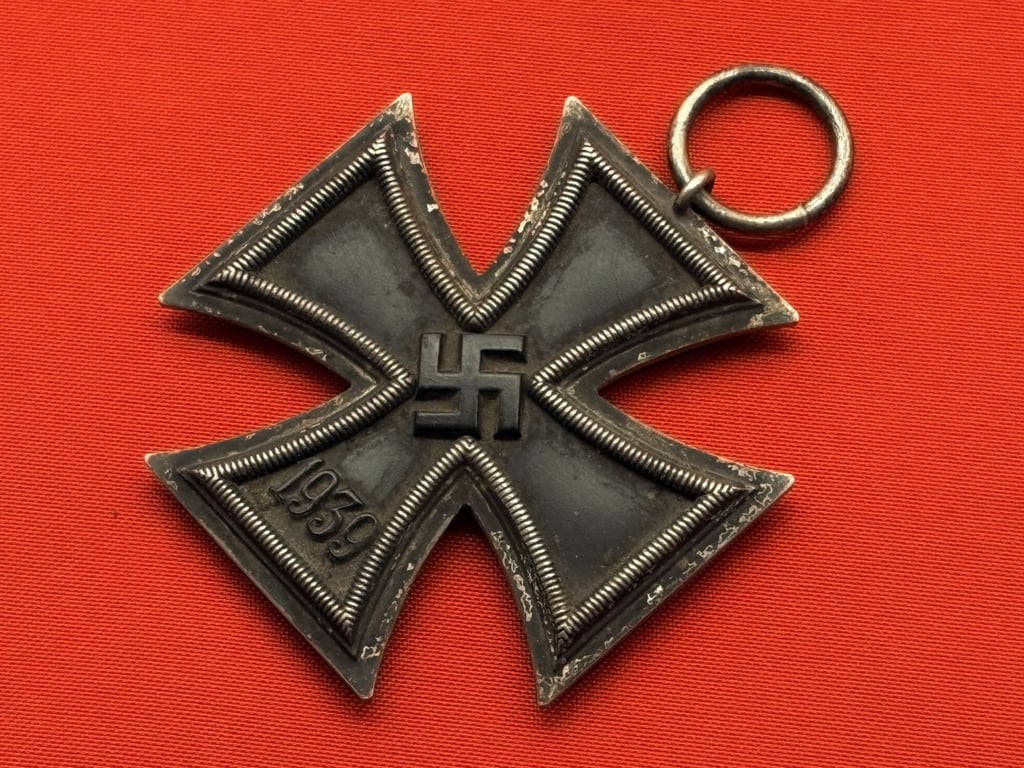 WWII GERMAN IRON CROSS 2ND EXAMPLE.