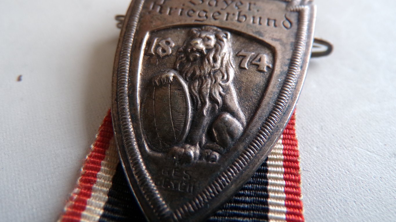 Bayer Kriegerbund membership badge 1874