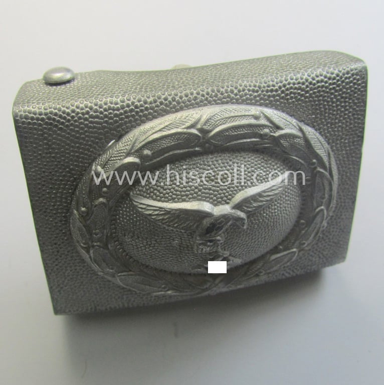 Pre-war-period, WH (LW) silver-coloured and/or aluminium-based belt-buckle (being of the typical 'down-tailed'-pattern)