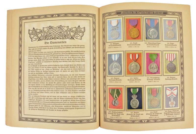 German Third Reich Cigaret Album 'Orden'