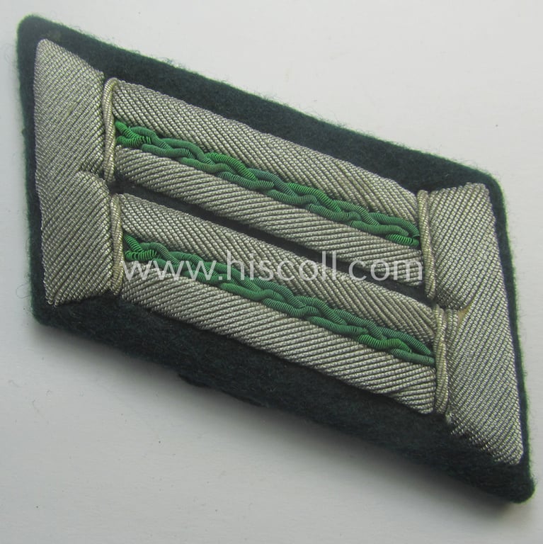 Fully matching pair of WH (Heeres) collar-tabs (ie. 'Kragenspiegel für Offiziere') as piped in the desirable darker-green- (ie. 'grüner'-) coloured branchcolour as was intended for usage by an: 'Offizier eines Gebirgsjäger-Rgts.'