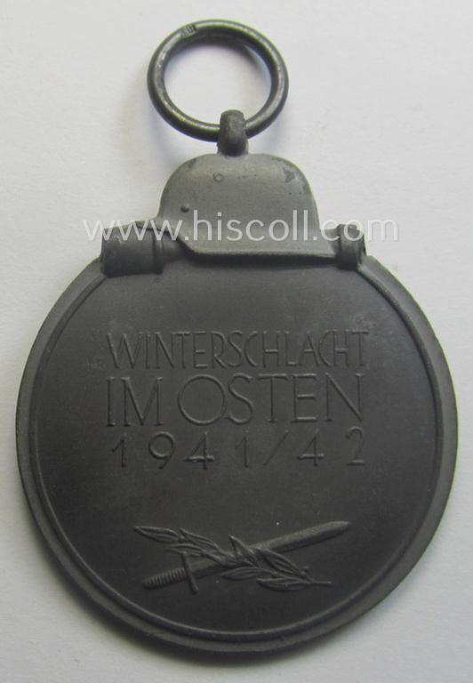Fully matching medal-set: 'Winterschlacht im Osten 1941/42' as produced by the: 'Foerster & Barth'-company being a clearly maker- (ie. '10'-marked) specimen that came stored in its original 'Zellstoff'-based pouch of issue as found