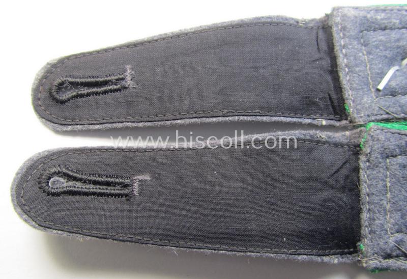 Pair of WH (Luftwaffe) NCO-type shoulderstraps as piped in the typical green (ie. 'grüner'-) coloured branchcolour as was intended for a: 'Feldwebel der Luftwaffe-Felddivisionen'