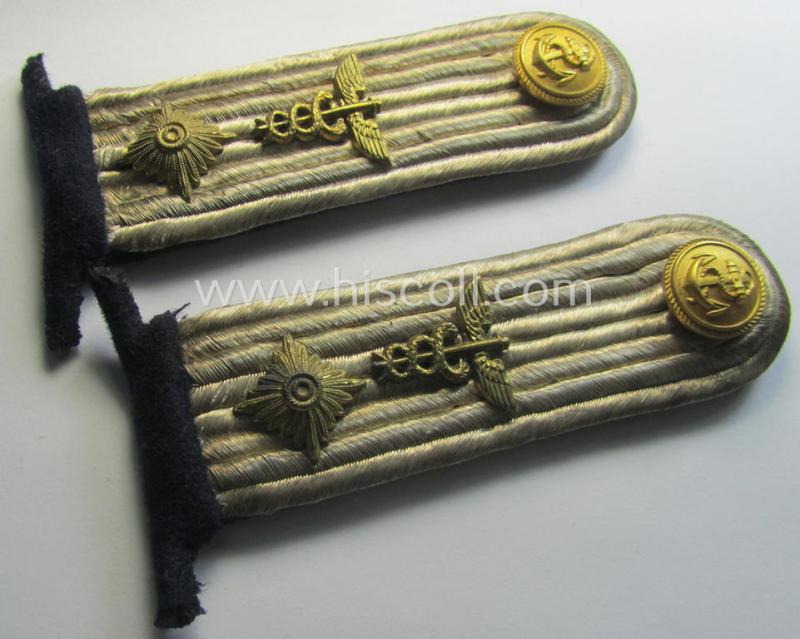 Pair of WH (KM) 'cyphered', officers'-type shoulderboards: 'Oberleutnant der Verwaltung' (onto their 'Auf der Steg'-mounting)