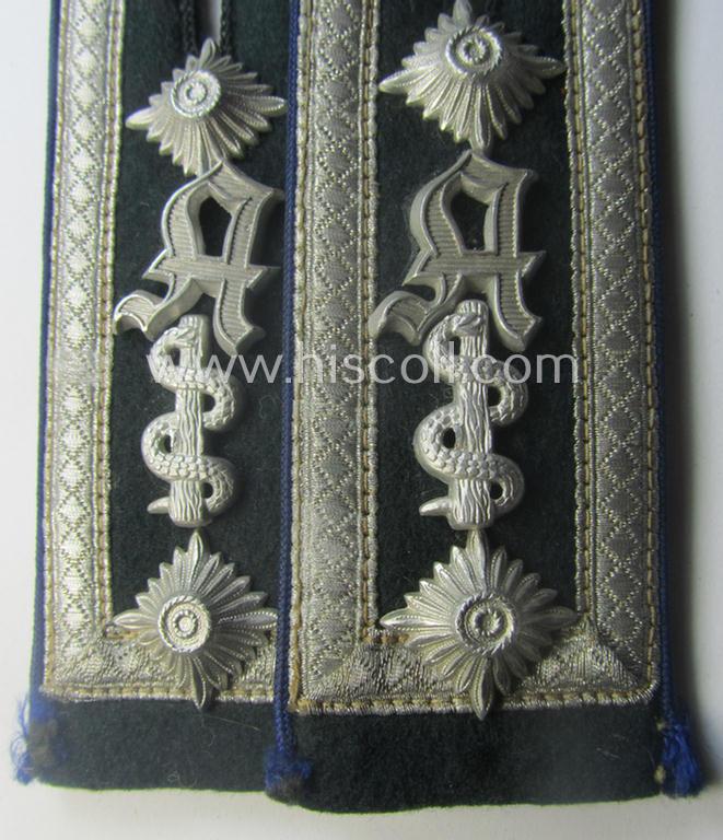 Pair of WH (Heeres), 'cyphered', so-called: 'M36 o. M40'-NCO-type shoulderstraps as was intended for usage by an: 'Oberfeldwebel einer Sanitäts-Abteilung und Mitglied einer Ärtzlichen Akademie des Heeres'