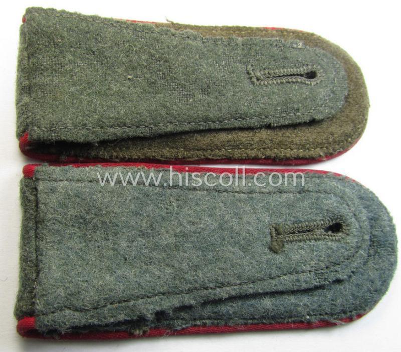 Superb - and fully matching! - pair of WH (Heeres) mid- ie. (later-) war-period (ie. 'M43'-pattern-) EM-type shoulderstraps as piped in the 'karmesin'-red-coloured branchcolour as was intended for a: 'Soldat der Veterinär-Truppen o. Generalsstab...